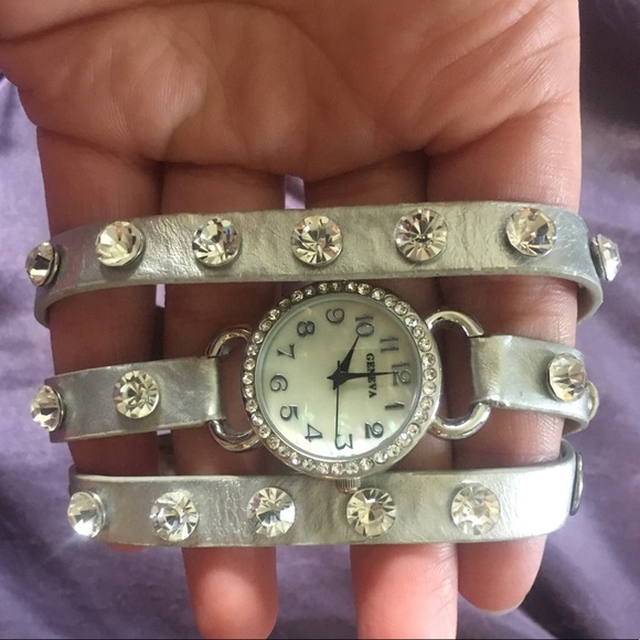 Accessories - •Women’s Geneva Fashion Watch•